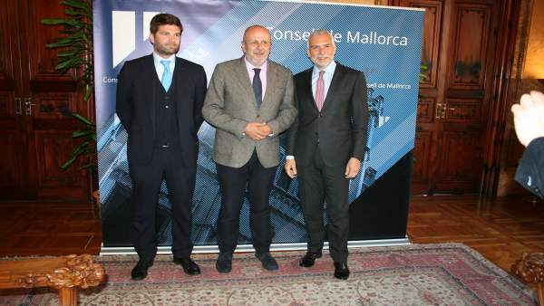 Ensenyat recibe al emabajador de España en Italia, Stefano Sannino Ensenyat recibe al emabajador de España en Italia, Stefano Sannino