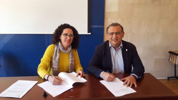 Firma concenvio ayuntamiento de Calvià y el IMAS Firma concenvio ayuntamiento de Calvià y el IMAS