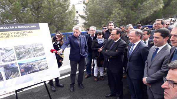 Soler insta De la Serna a "no tirar pilotes fora" i a invertir més a la Comunitat, que segueix "en el furgó de cua" Soler insta De la Serna a "no tirar pilotes fora" i a invertir més a la Comunitat, que segueix "en el furgó de cua"