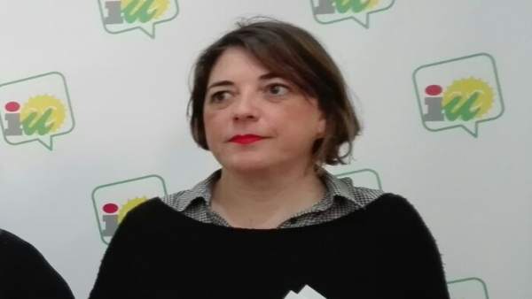 Elena Cortés en la sede de IU en Córdoba Elena Cortés en la sede de IU en Córdoba