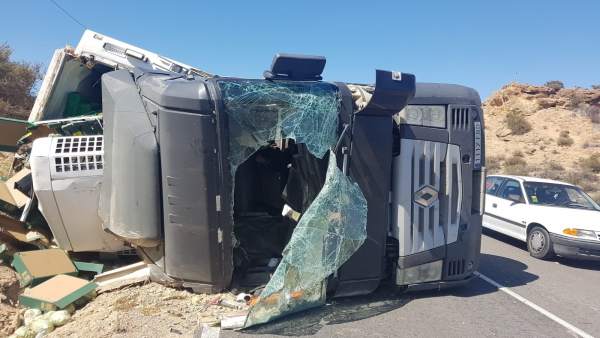Accidente de tráfico de un camión Accidente de tráfico de un camión