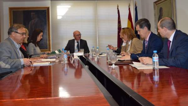 Hernández preside la Comisión de Seguimiento de la Inspección de Trabajo Hernández preside la Comisión de Seguimiento de la Inspección de Trabajo