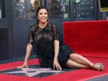 Eva Longoria posa embarazada con su estrella de la Fama de Hollywood