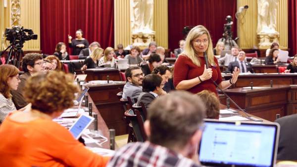 La consellera de Salud, Patricia Gómez, en el pleno del Parlament La consellera de Salud, Patricia Gómez, en el pleno del Parlament