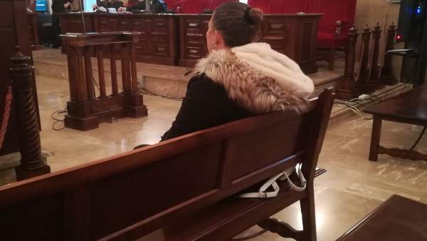 La acusada de prostituir a su hija en la sesión del pasado lunes La acusada de prostituir a su hija en la sesión del pasado lunes