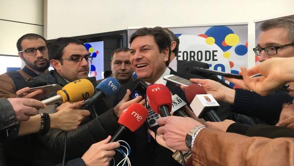 Carriedo atiende a los medios a su llegada a Burgos Carriedo atiende a los medios a su llegada a Burgos