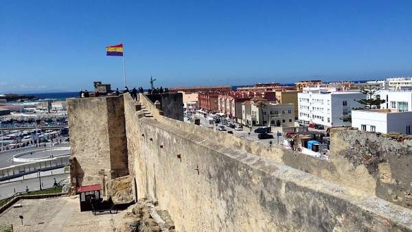 Bandera republicana izada en el castillo Guzmán el Bueno de Tarifa Bandera republicana izada en el castillo Guzmán el Bueno de Tarifa