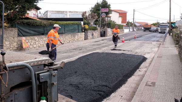 Obreros asfaltando la calle Obreros asfaltando la calle