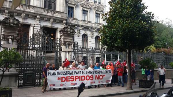 Trabajadores de Duro Felguera en una protesta en la Junta., Trabajadores de Duro Felguera en una protesta en la Junta.,