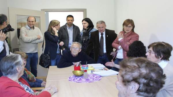 Pilar Varela visita la residencia de mayores de Arriondas Pilar Varela visita la residencia de mayores de Arriondas