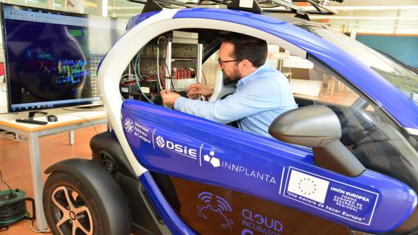 Sistema de toma de decisión inteligente para vehículos autónomos de la DGT Sistema de toma de decisión inteligente para vehículos autónomos de la DGT