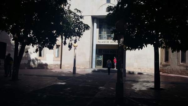 El Palacio de Justicia de Benalúa en imagen de archivo El Palacio de Justicia de Benalúa en imagen de archivo