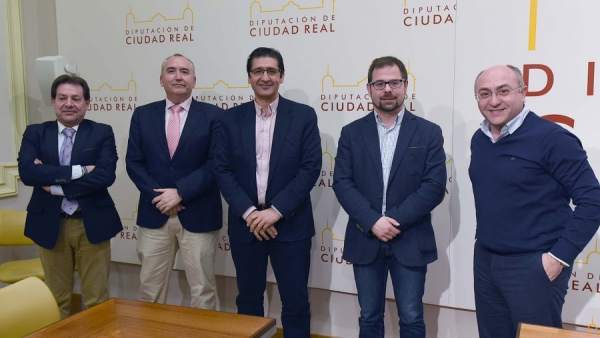 Caballero recibe a los organizadores Caballero recibe a los organizadores