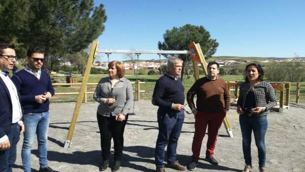Pozuelo (dcha.) visita la Vía Verde de la Maquinilla Pozuelo (dcha.) visita la Vía Verde de la Maquinilla