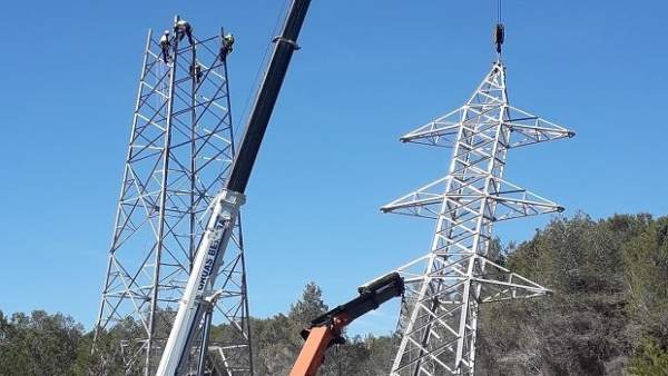 Construcción de una nueva línea de Endesa en el Baix Penedès Construcción de una nueva línea de Endesa en el Baix Penedès