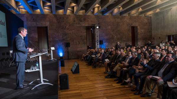 Presentación de la estrategia 'FP: Una oportunidad de futuro para Canarias' Presentación de la estrategia 'FP: Una oportunidad de futuro para Canarias'