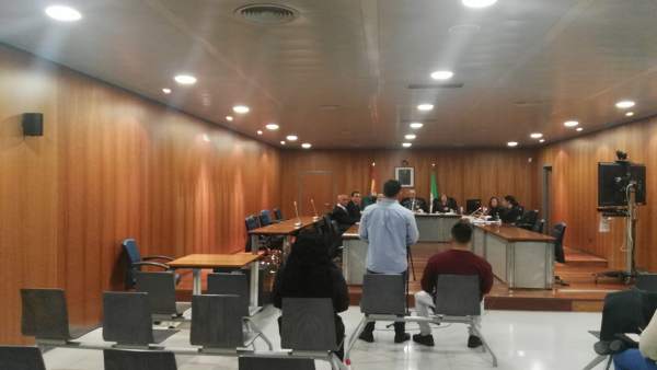 Juicio hermanos acusados abusar de dos mujeres. Juicio hermanos acusados abusar de dos mujeres.
