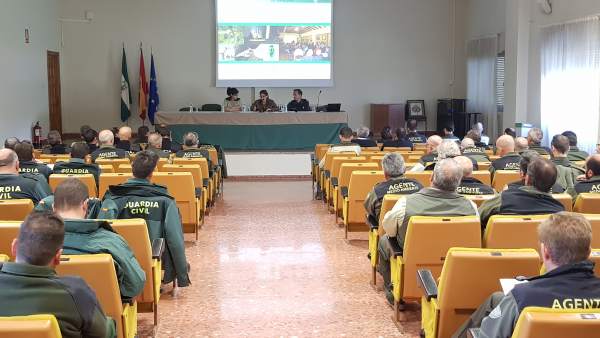 Cuerpos de seguridad en una sesión sobre el uso ilegal de cebos envenenados Cuerpos de seguridad en una sesión sobre el uso ilegal de cebos envenenados