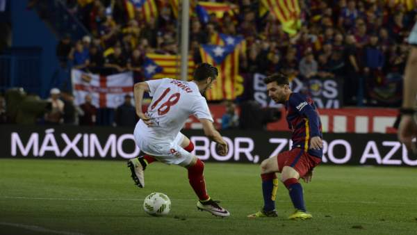 Escudero y Messi en la final de la Copa del Rey 2016