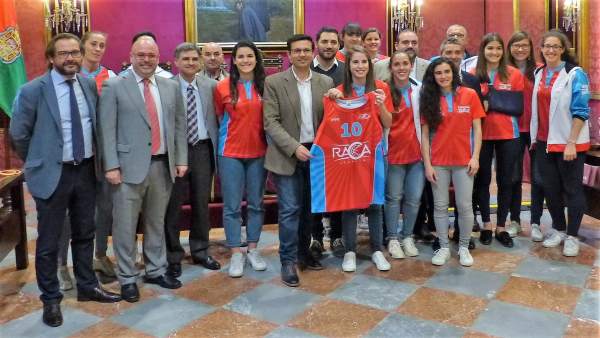 Ayuntamiento de Granada valora los éxitos del RACA Femenino Ayuntamiento de Granada valora los éxitos del RACA Femenino
