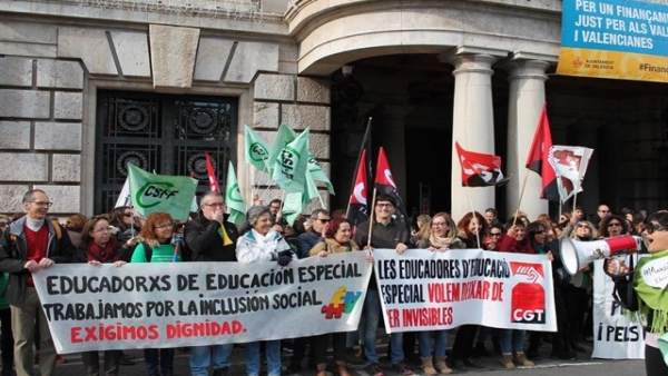 Imagen de una protesta de educadores de Infantil y Especial Imagen de una protesta de educadores de Infantil y Especial
