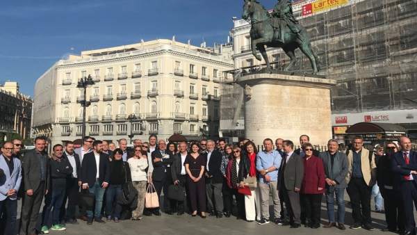 La Generalitat i alcaldes porten a Madrid la reivindicació dels 38 milions per al transport metropolità de València La Generalitat i alcaldes porten a Madrid la reivindicació dels 38 milions per al transport metropolità de València