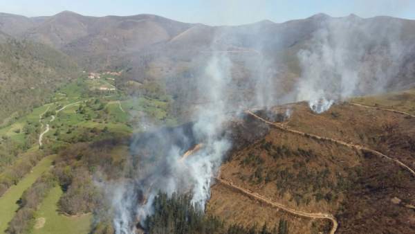 Imagen archivo incendio forestal en Cantabria Imagen archivo incendio forestal en Cantabria