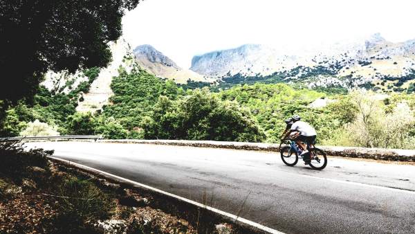 Ciclistas en la Serra de Tramuntana, recurso, carreteras. Imagen de archivo. Ciclistas en la Serra de Tramuntana, recurso, carreteras. Imagen de archivo.