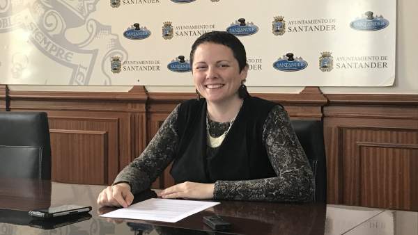 La portavoz de Ganemos, Tatiana Yáñez, en rueda de prensa La portavoz de Ganemos, Tatiana Yáñez, en rueda de prensa