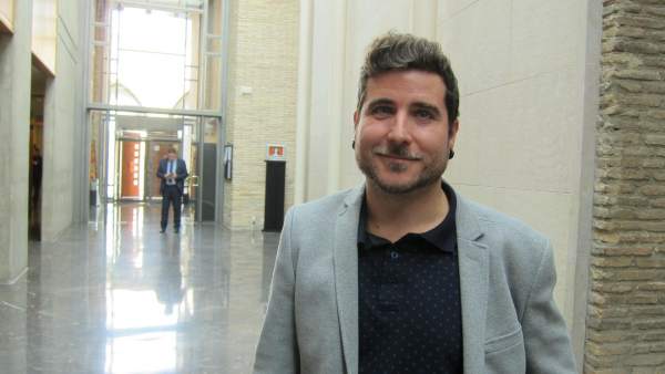 El secretario general de Podemos Aragón, Nacho Escartín, en las Cortes El secretario general de Podemos Aragón, Nacho Escartín, en las Cortes