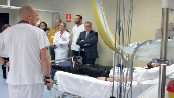 El consejero en una visita a un centro sanitario. El consejero en una visita a un centro sanitario.