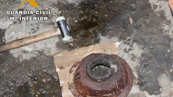 La Guardia Civil desarticula un taller clandestino de reparación de vehículos. La Guardia Civil desarticula un taller clandestino de reparación de vehículos.