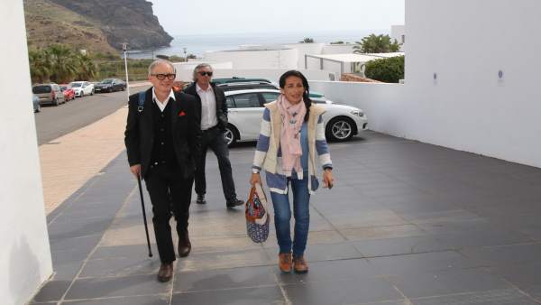 La madre de Gabriel, junto al psicólogo Martín Murcia, y su abogado, Paco Torres La madre de Gabriel, junto al psicólogo Martín Murcia, y su abogado, Paco Torres