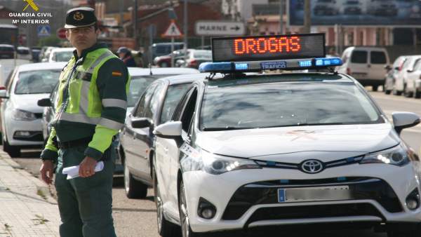 Control de la Guardia Civil. Control de la Guardia Civil.