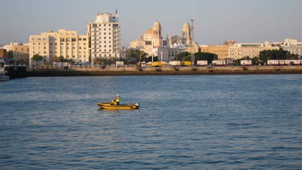 Vista Del Puerto De La Bahía De Cádiz Vista Del Puerto De La Bahía De Cádiz