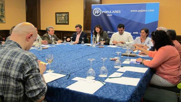 Reunión del PP andaluz con colectivos sanitarios de la provincia de Jaén. Reunión del PP andaluz con colectivos sanitarios de la provincia de Jaén.