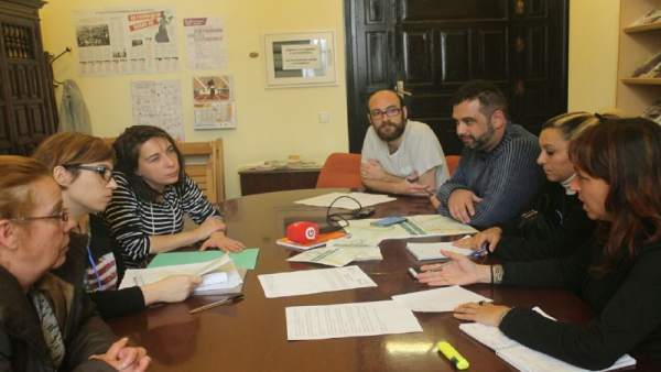 Participa Sevilla e IU apoyan a una familia en riesgo de desahucio Participa Sevilla e IU apoyan a una familia en riesgo de desahucio