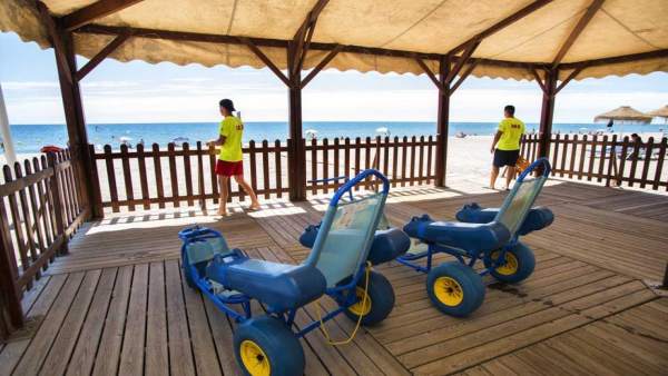 Playas accesibles Torremolinos litoral socorristas silas anfibias discapacidad Playas accesibles Torremolinos litoral socorristas silas anfibias discapacidad