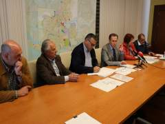 El alcalde de Chiclana, José María Román, con empresarios locales