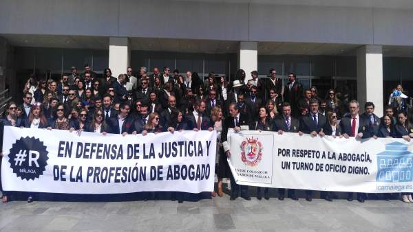 Concentración abogados Málaga. Abril 2018 Concentración abogados Málaga. Abril 2018