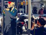 Guardiola y Mourinho, besos por Sant Jordi en Barcelona