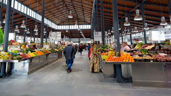 Interior del mercado central de Almería Interior del mercado central de Almería
