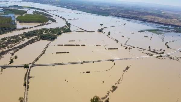 Crecida extraordinaria del río Ebro a su paso por Pina (Zaragoza) Crecida extraordinaria del río Ebro a su paso por Pina (Zaragoza)