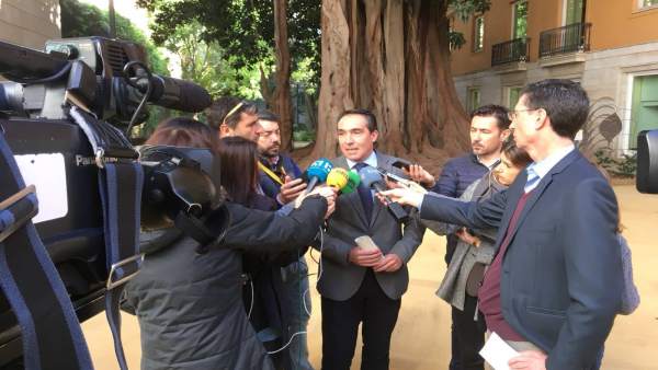 El PP afirma que Puig és un "president absent incapaç de dir què finançament vol i asseure's a negociar" El PP afirma que Puig és un "president absent incapaç de dir què finançament vol i asseure's a negociar"