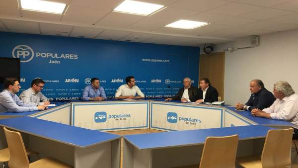 El PP de Jaén se reúne con los regantes El PP de Jaén se reúne con los regantes