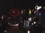 Lana del Rey, asaltada por un fan al final de un concierto