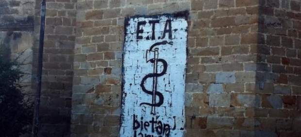 Pintada a favor de ETA en la fachada de una iglesia de Arbizu.