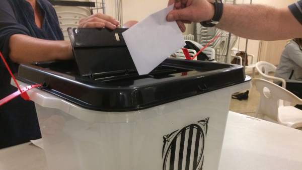 Urna de votación del referéndum del 1-O. Urna de votación del referéndum del 1-O.