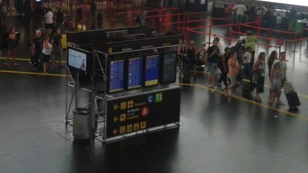 Colas en el Aeropuerto de el Prat de Barcelona. Colas en el Aeropuerto de el Prat de Barcelona.