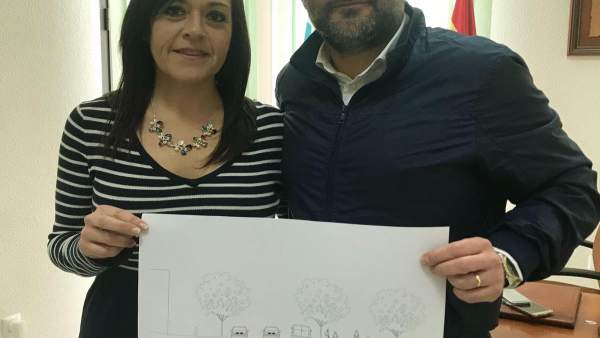 La concejala de Urbanismo y el alcalde de Vegas del Genil La concejala de Urbanismo y el alcalde de Vegas del Genil